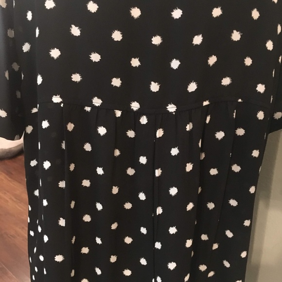 LOFT Black & White Dot Top - Picture 4 of 4